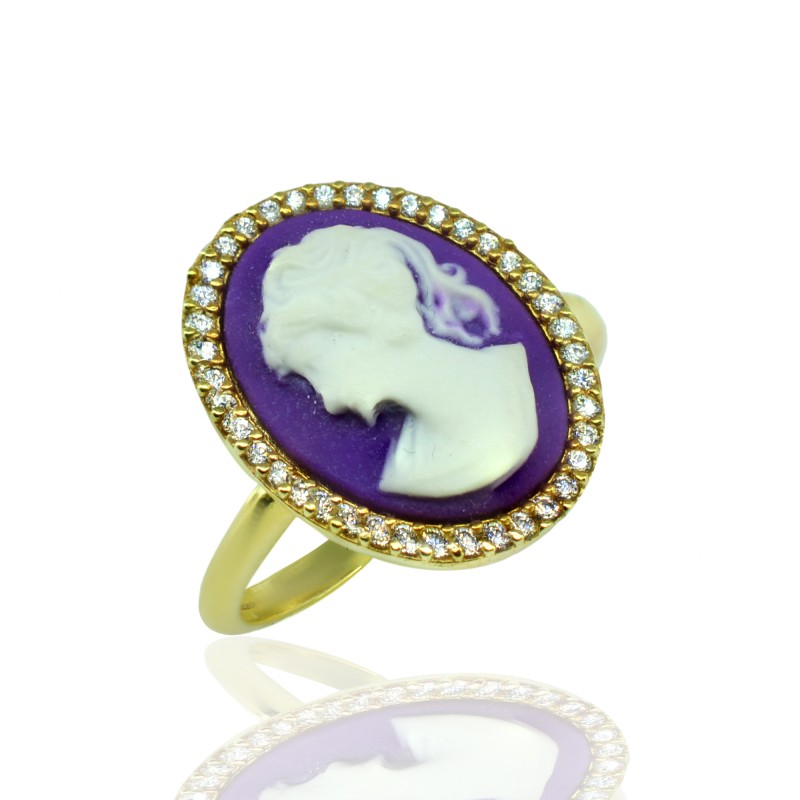 Gold Ring with Cameo Resin