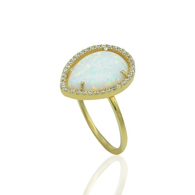 Gold Ring with opal stone